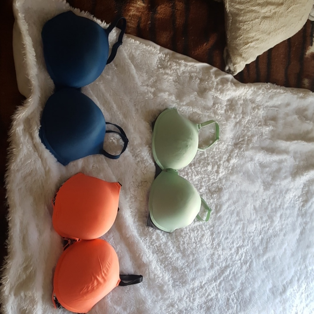 3 Victoria secret pink bras smoke free home